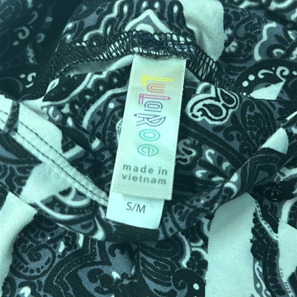 LuLaRoe Scissor Pattern Print Leggings (Read Description) - Picture 4 of 5